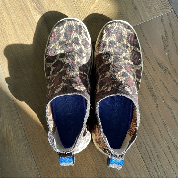 Rothys Chelsea Sneaker - Retired Print! - Picture 3 of 3